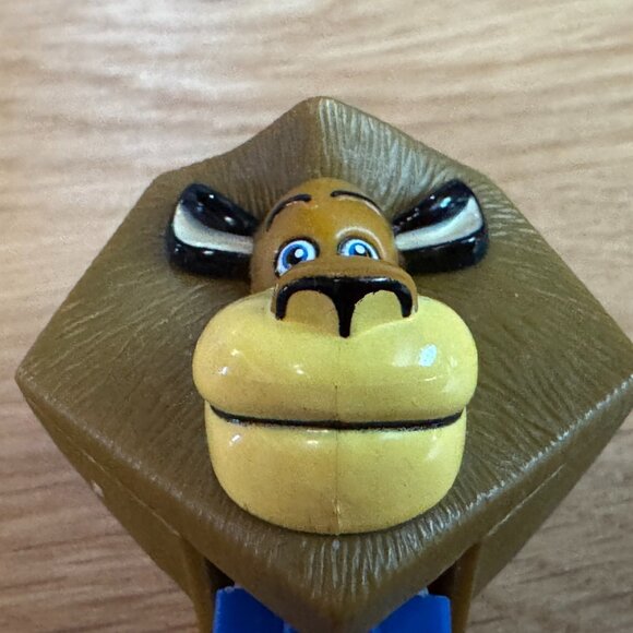 PEZ Candy Dispenser DreamWorks Madagascar Alex the Lion, Loose, Blue Stem, 2005 - Picture 8 of 15